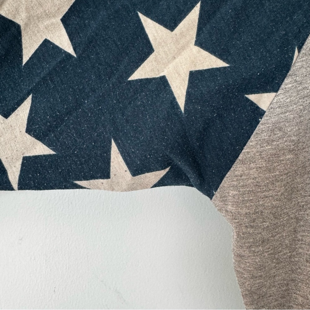 EUC Lularoe Randy top with flag sleeves. Size 2XL (22-24) - Picture 4 of 6